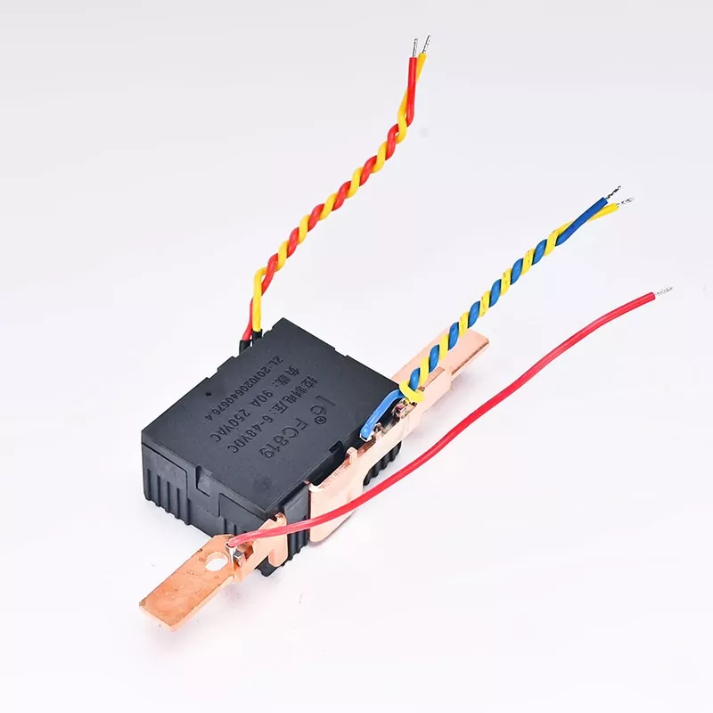 Eenfasig 2P-railtype van boven-in-onder-uit-vergrendelrelais Eenfasig 2P-railtype van boven-in-onder-uit-vergrendelrelais